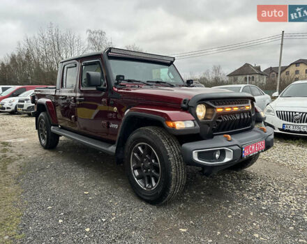 Червоний Джип Gladiator, об'ємом двигуна 3.6 л та пробігом 111 тис. км за 47900 $, фото 2 на Automoto.ua
