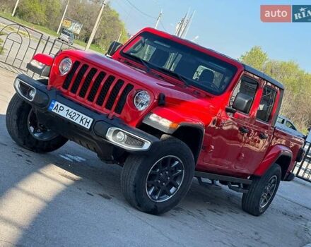 Красный Джип Gladiator, объемом двигателя 3.6 л и пробегом 107 тыс. км за 29500 $, фото 5 на Automoto.ua