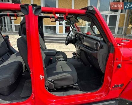 Красный Джип Gladiator, объемом двигателя 3.6 л и пробегом 107 тыс. км за 29500 $, фото 13 на Automoto.ua