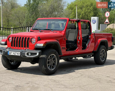 Красный Джип Gladiator, объемом двигателя 3.6 л и пробегом 107 тыс. км за 29999 $, фото 1 на Automoto.ua