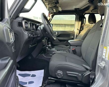 Джип Gladiator, объемом двигателя 3.6 л и пробегом 92 тыс. км за 37000 $, фото 15 на Automoto.ua