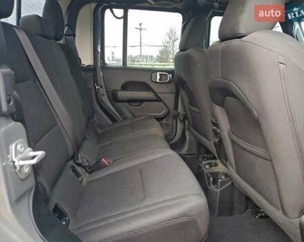 Джип Gladiator, объемом двигателя 3.6 л и пробегом 56 тыс. км за 9000 $, фото 10 на Automoto.ua