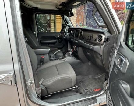 Джип Gladiator 2019 в Киеве на Automoto.ua Серый Джип Gladiator, объемом двигателя 3.6 л и пробегом 99 тыс. км за 51500 $, фото 6 на Automoto.ua