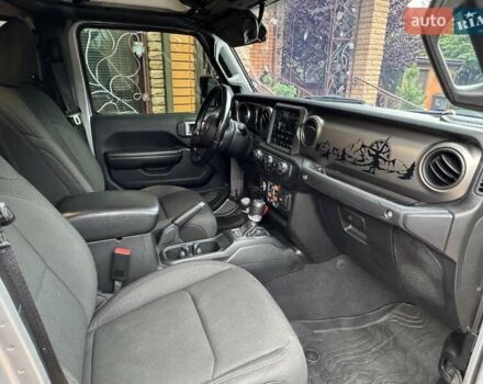 Джип Gladiator 2019 в Киеве на Automoto.ua Серый Джип Gladiator, объемом двигателя 3.6 л и пробегом 99 тыс. км за 51500 $, фото 5 на Automoto.ua