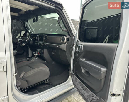 Сірий Джип Gladiator, об'ємом двигуна 3.6 л та пробігом 73 тис. км за 41500 $, фото 20 на Automoto.ua