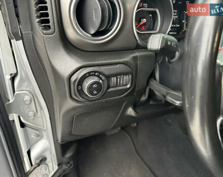 Сірий Джип Gladiator, об'ємом двигуна 3.6 л та пробігом 73 тис. км за 41500 $, фото 6 на Automoto.ua