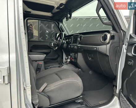 Сірий Джип Gladiator, об'ємом двигуна 3.6 л та пробігом 73 тис. км за 41500 $, фото 22 на Automoto.ua