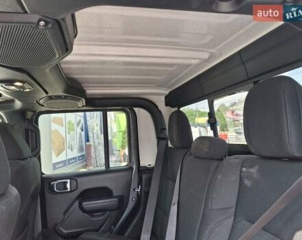 Сірий Джип Gladiator, об'ємом двигуна 3.6 л та пробігом 70 тис. км за 36500 $, фото 15 на Automoto.ua
