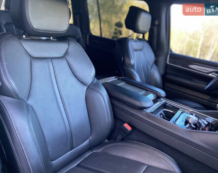 Джип Wagoneer 2021 в Киеве на Automoto.ua Белый Джип Wagoneer, объемом двигателя 5.65 л и пробегом 52 тыс. км за 61999 $, фото 26 на Automoto.ua