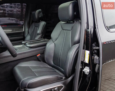 Джип Wagoneer 2021 в Киеве на Automoto.ua Черный Джип Wagoneer, объемом двигателя 5.65 л и пробегом 27 тыс. км за 64500 $, фото 28 на Automoto.ua