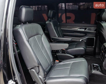 Джип Wagoneer 2021 в Киеве на Automoto.ua Черный Джип Wagoneer, объемом двигателя 5.65 л и пробегом 27 тыс. км за 64500 $, фото 35 на Automoto.ua