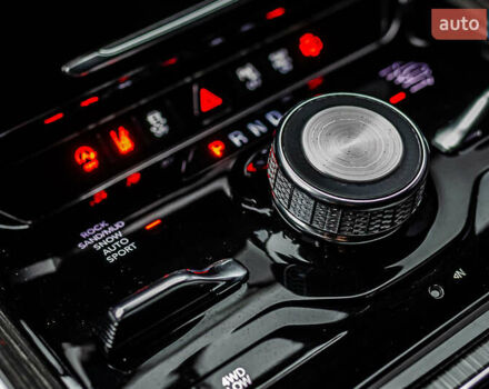 Джип Wagoneer 2021 в Киеве на Automoto.ua Черный Джип Wagoneer, объемом двигателя 5.65 л и пробегом 27 тыс. км за 64500 $, фото 25 на Automoto.ua