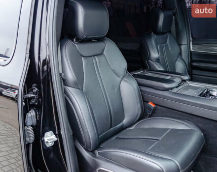 Джип Wagoneer 2021 в Киеве на Automoto.ua Черный Джип Wagoneer, объемом двигателя 5.65 л и пробегом 27 тыс. км за 64500 $, фото 32 на Automoto.ua