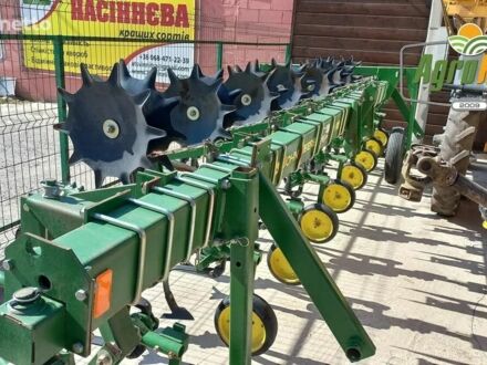 Джон Дір 825 2025 у Вінниці на Automoto.ua Зелений Джон Дір 825, об'ємом двигуна 0 л та пробігом 0 тис. км за 247739 $, фото 1 на Automoto.ua