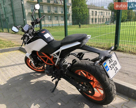 Белый КТМ 390 Duke, объемом двигателя 0.37 л и пробегом 16 тыс. км за 4300 $, фото 3 на Automoto.ua