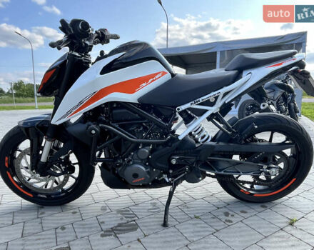 Белый КТМ 390 Duke, объемом двигателя 0.39 л и пробегом 4 тыс. км за 5200 $, фото 4 на Automoto.ua