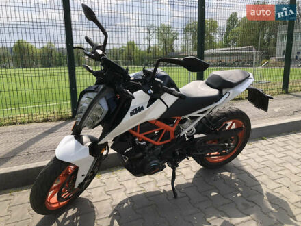 КТМ 390 Duke 2017 в Верхнеднепровске на Automoto.ua Белый КТМ 390 Duke, объемом двигателя 0.37 л и пробегом 16 тыс. км за 4300 $, фото 1 на Automoto.ua