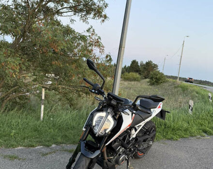 КТМ 390 Duke, объемом двигателя 0.39 л и пробегом 4 тыс. км за 5800 $, фото 2 на Automoto.ua