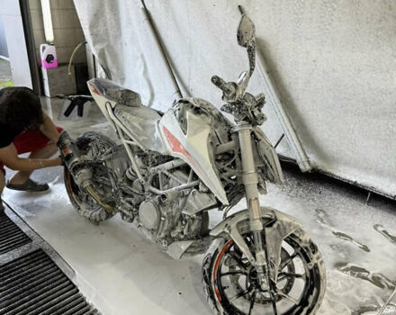 КТМ 390 Duke, объемом двигателя 0.39 л и пробегом 4 тыс. км за 5800 $, фото 7 на Automoto.ua