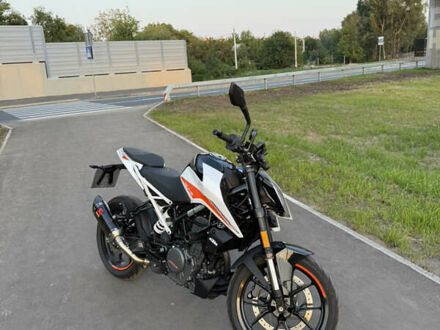 КТМ 390 Duke, объемом двигателя 0.39 л и пробегом 4 тыс. км за 5800 $, фото 1 на Automoto.ua