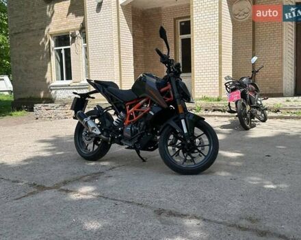 КТМ 390 Duke 2023 в Борисполе на Automoto.ua Серый КТМ 390 Duke, объемом двигателя 0.39 л и пробегом 7 тыс. км за 4600 $, фото 1 на Automoto.ua