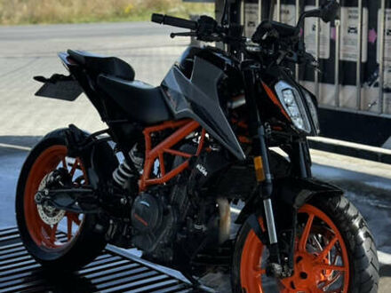 КТМ 390 Duke 2021 у Тернополі на Automoto.ua Сірий КТМ 390 Duke, об'ємом двигуна 0.39 л та пробігом 17 тис. км за 4500 $, фото 1 на Automoto.ua