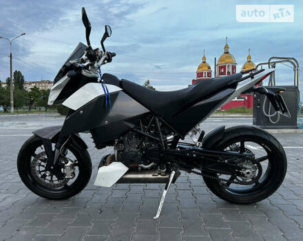 Белый КТМ 690 Duke, объемом двигателя 0.69 л и пробегом 22 тыс. км за 5000 $, фото 15 на Automoto.ua