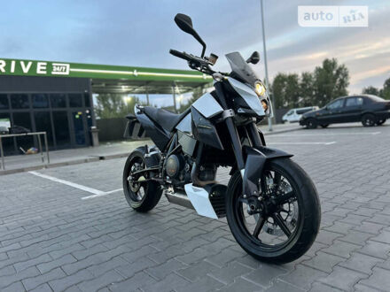 Білий КТМ 690 Duke, об'ємом двигуна 0.69 л та пробігом 22 тис. км за 5000 $, фото 1 на Automoto.ua