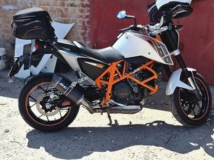 Белый КТМ 690 Duke, объемом двигателя 0.69 л и пробегом 29 тыс. км за 6200 $, фото 1 на Automoto.ua