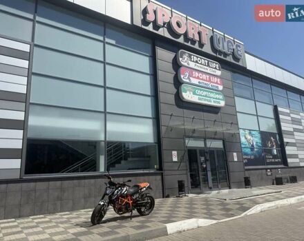 КТМ 690 Duke 2015 у Черкасах на Automoto.ua Помаранчевий КТМ 690 Duke, об'ємом двигуна 0.69 л та пробігом 32 тис. км за 6500 $, фото 2 на Automoto.ua