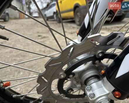 Оранжевый КТМ 690 Enduro, объемом двигателя 0.69 л и пробегом 30 тыс. км за 6300 $, фото 7 на Automoto.ua