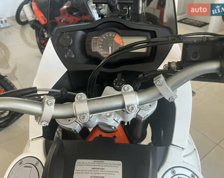 Белый КТМ 990 Adventure, объемом двигателя 1 л и пробегом 23 тыс. км за 9800 $, фото 11 на Automoto.ua