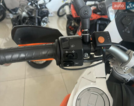 Белый КТМ 990 Adventure, объемом двигателя 1 л и пробегом 23 тыс. км за 9800 $, фото 13 на Automoto.ua