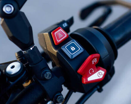 Синій КТМ Супєр Дюкє, об'ємом двигуна 1.3 л та пробігом 11 тис. км за 19000 $, фото 10 на Automoto.ua