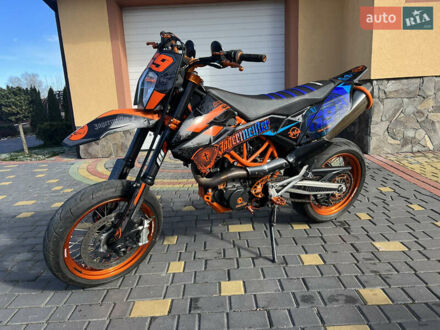 КТМ SMC 690R 2015 в Нововолынск на Automoto.ua Оранжевый КТМ SMC 690R, объемом двигателя 0.69 л и пробегом 20 тыс. км за 7880 $, фото 1 на Automoto.ua
