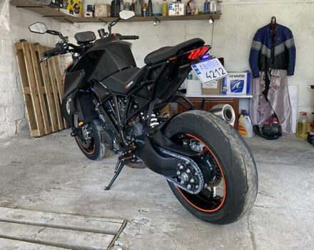 Черный КТМ Super Duke 1290, объемом двигателя 1.3 л и пробегом 25 тыс. км за 12000 $, фото 5 на Automoto.ua