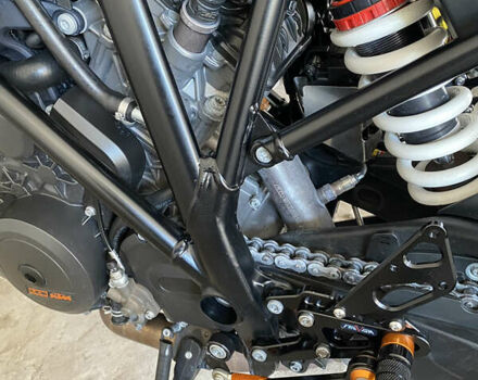 Черный КТМ Super Duke 1290, объемом двигателя 1.3 л и пробегом 25 тыс. км за 12000 $, фото 21 на Automoto.ua