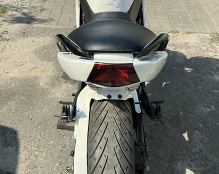 Білий Кавасакі ER-6N, об'ємом двигуна 0.65 л та пробігом 15 тис. км за 5500 $, фото 4 на Automoto.ua