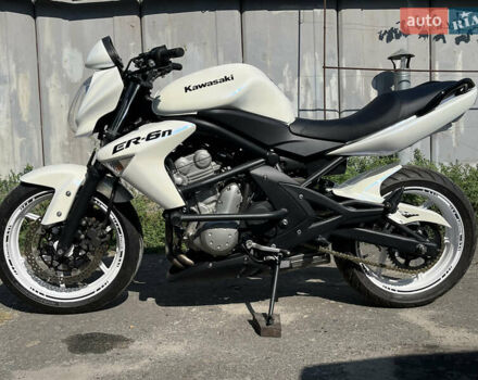 Білий Кавасакі ER-6N, об'ємом двигуна 0.65 л та пробігом 15 тис. км за 5500 $, фото 3 на Automoto.ua