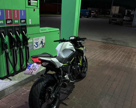 Білий Кавасакі ER 650, об'ємом двигуна 0.65 л та пробігом 12 тис. км за 7800 $, фото 1 на Automoto.ua