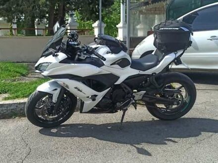Кавасаки EX 650 2018 в Черноморске (Ильичевске) на Automoto.ua Белый Кавасаки EX 650, объемом двигателя 0.65 л и пробегом 14 тыс. км за 6900 $, фото 1 на Automoto.ua