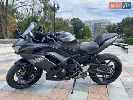 Серый Кавасаки EX 650, объемом двигателя 0.65 л и пробегом 14 тыс. км за 7300 $, фото 1 на Automoto.ua