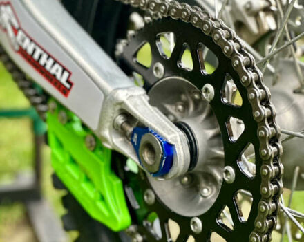 Зеленый Кавасаки KX 450F, объемом двигателя 0.45 л и пробегом 1 тыс. км за 6300 $, фото 8 на Automoto.ua