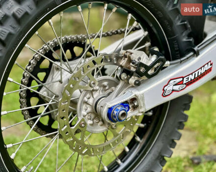 Зеленый Кавасаки KX 450F, объемом двигателя 0.45 л и пробегом 1 тыс. км за 6300 $, фото 5 на Automoto.ua