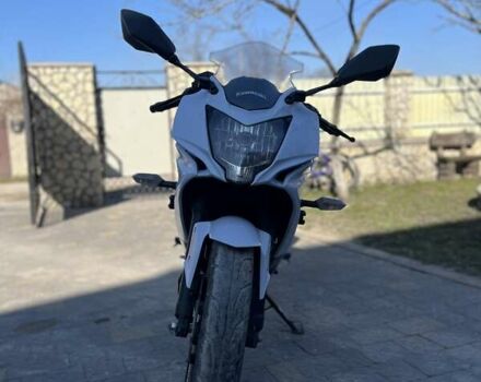 Белый Кавасаки Ninja 250, объемом двигателя 0.25 л и пробегом 46 тыс. км за 2800 $, фото 1 на Automoto.ua