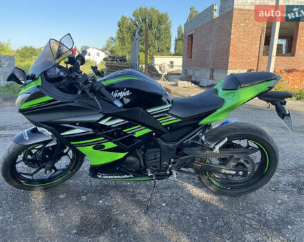 Черный Кавасаки Ninja 250, объемом двигателя 0.25 л и пробегом 28 тыс. км за 3900 $, фото 2 на Automoto.ua