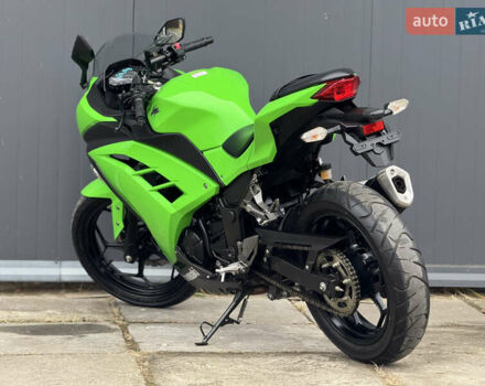 Зеленый Кавасаки Ninja 250, объемом двигателя 0.25 л и пробегом 10 тыс. км за 3800 $, фото 5 на Automoto.ua