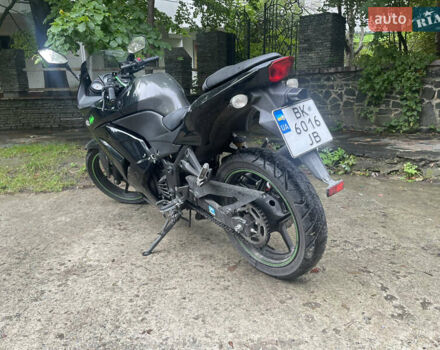 Черный Кавасаки Ninja 250R, объемом двигателя 0.25 л и пробегом 16 тыс. км за 2700 $, фото 3 на Automoto.ua