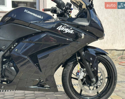 Черный Кавасаки Ninja 250R, объемом двигателя 0.25 л и пробегом 30 тыс. км за 2900 $, фото 4 на Automoto.ua