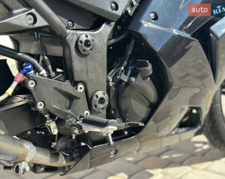 Черный Кавасаки Ninja 250R, объемом двигателя 0.25 л и пробегом 30 тыс. км за 2900 $, фото 12 на Automoto.ua